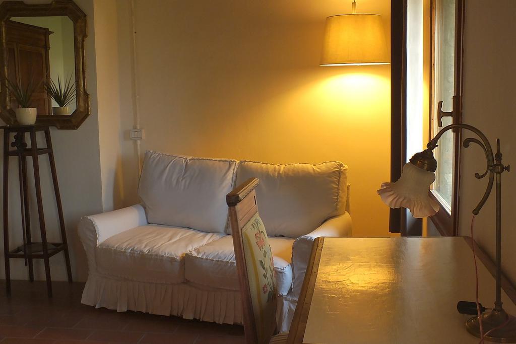 Corte Di Maggio B&B Country House Imola Rum bild